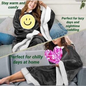 HOODED WEARABLE BLANKET
HIGH QUALITY SHERPA DELUXE
BRAND NEW IN UNWRAPPED BOX